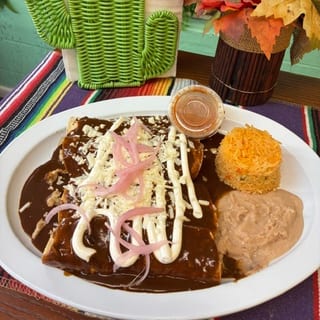 ENCHILADAS DE MOLE